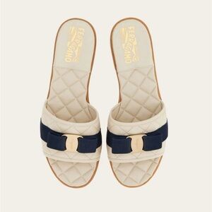 Ferragamo Lovec Q / Vara Bow Quilted Slide Sandals Ivory & Navy Bow Size 10 NWOT